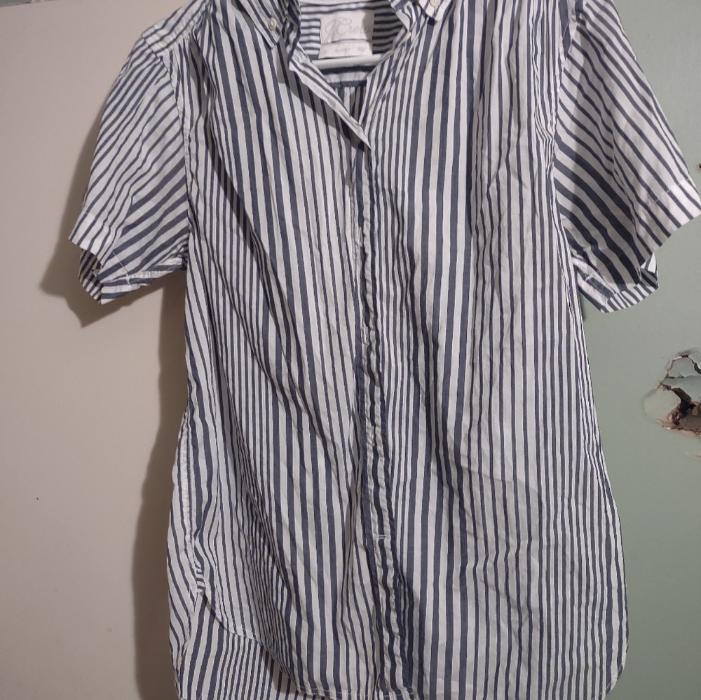 J.Crew Classic Fit size small shirt lightweight cotton poplin shirt in stripes